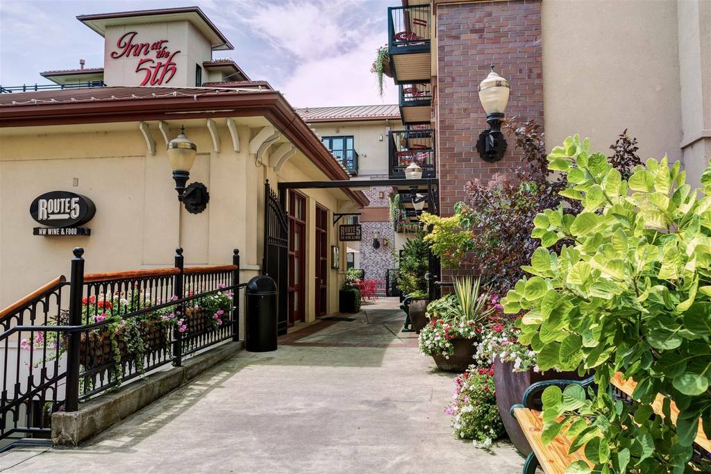 At The 5th Inn Eugene